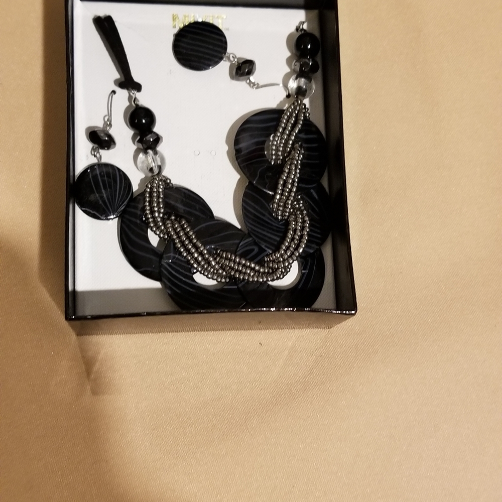 Necklace set - Picture 15 of 16